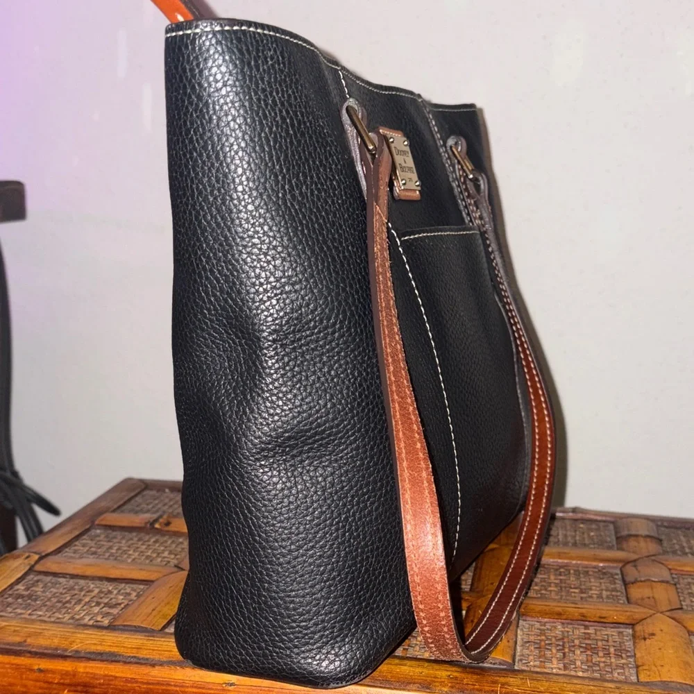 Dooney & Bourke Vintage Lexington Black Tote - Picture 5 of 16